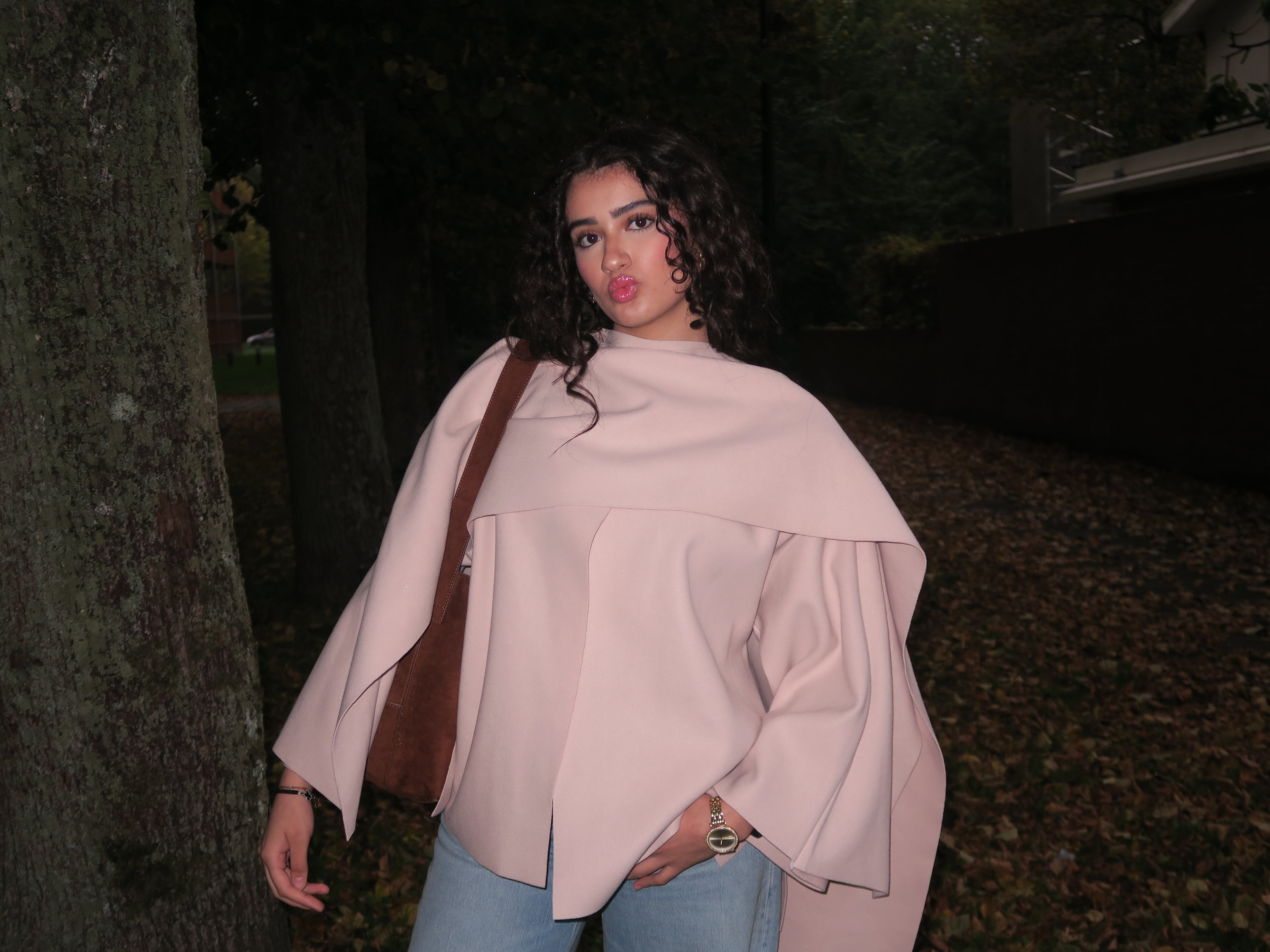 Swan Cape Coat beige – minimalistische premium jas – elegante look
