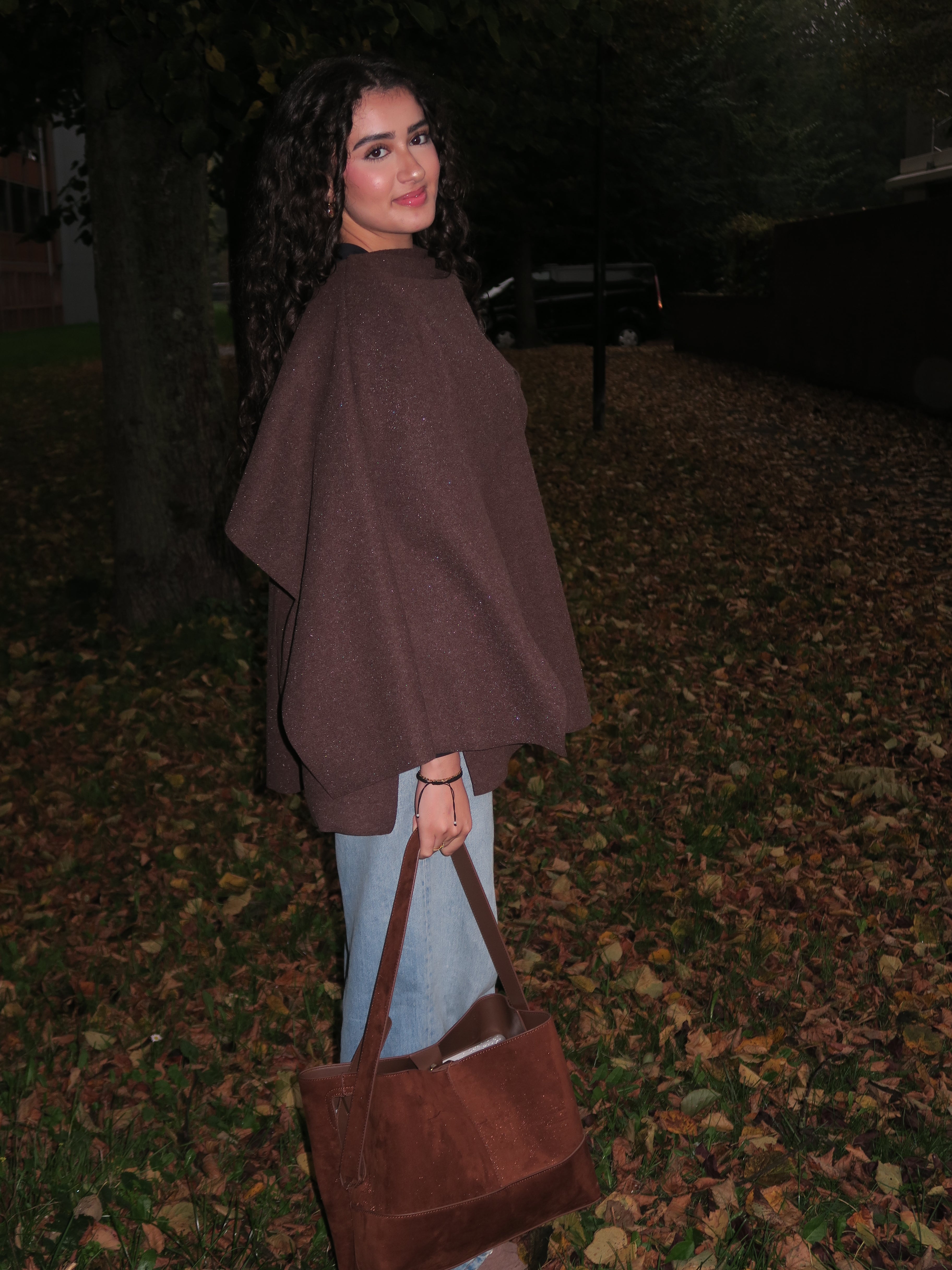 Swan cape coat bruin  minimalistische premium jas  elegante look