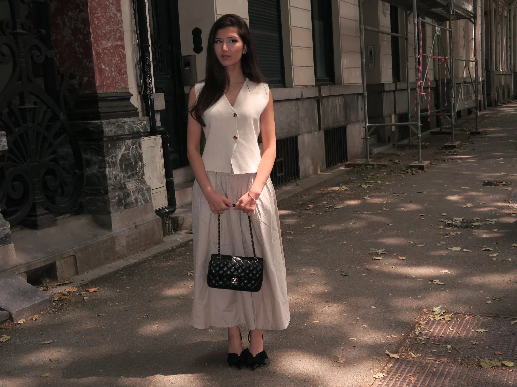 Mouwloze top voor dames met V-hals en knoopsluiting