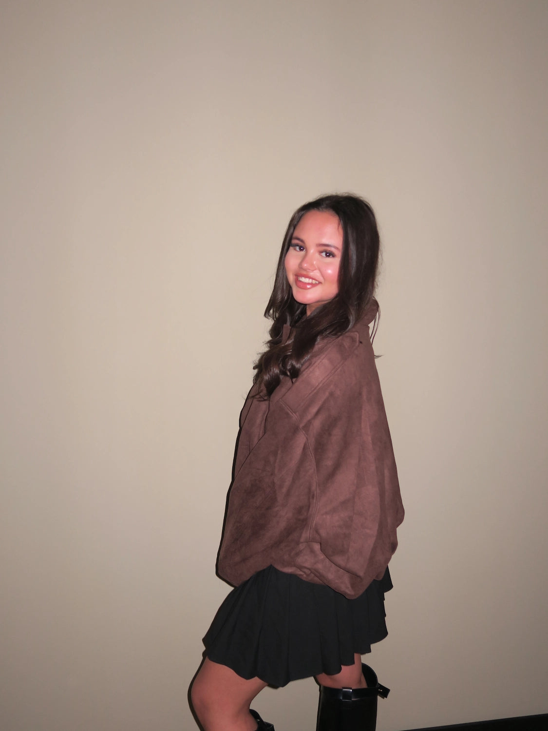 Bruine suède jas dames voorkant
